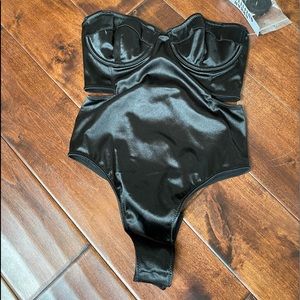 Black side cut out strapless bodysuit